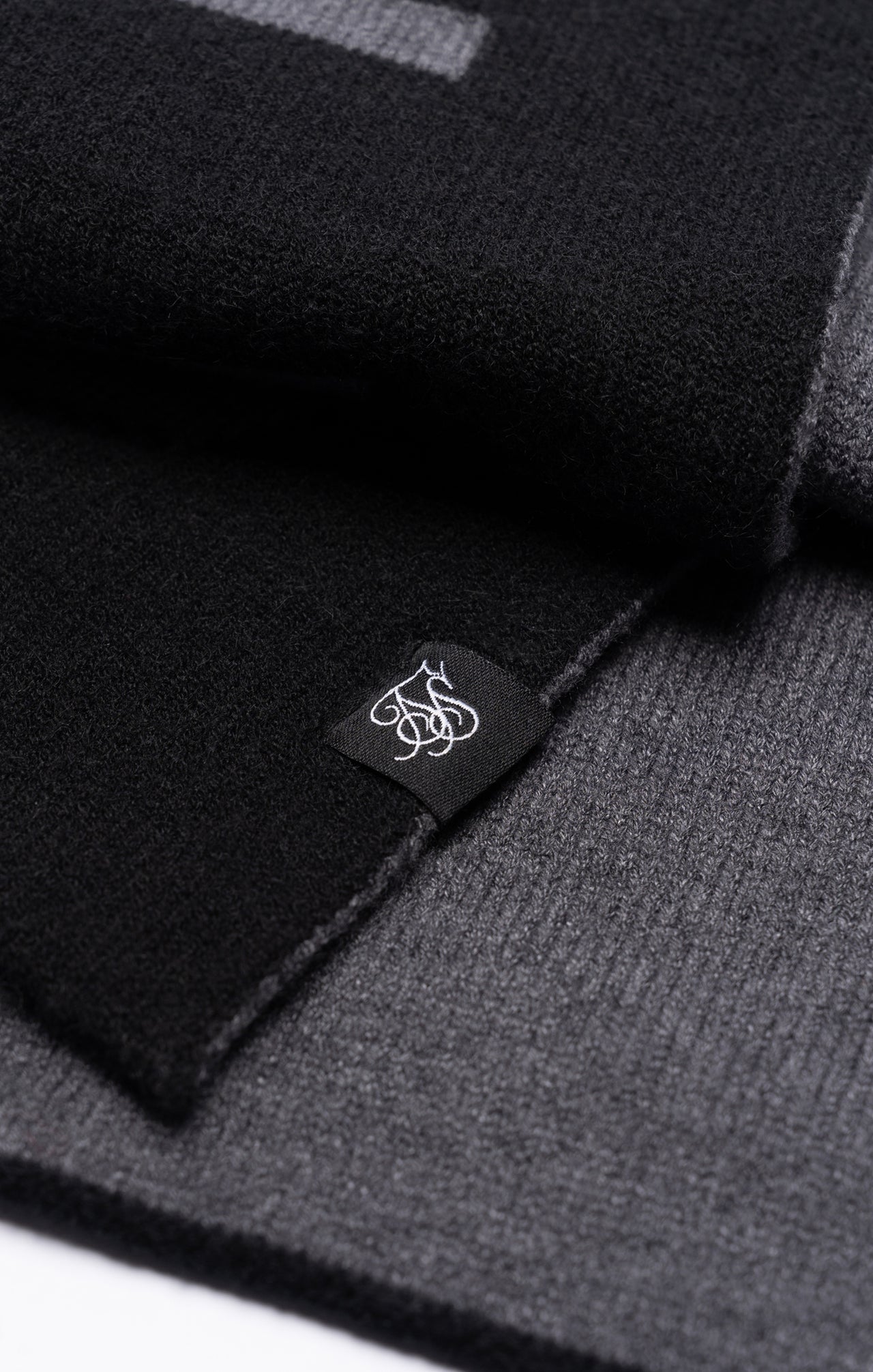 Black Knitted Scarf (1)