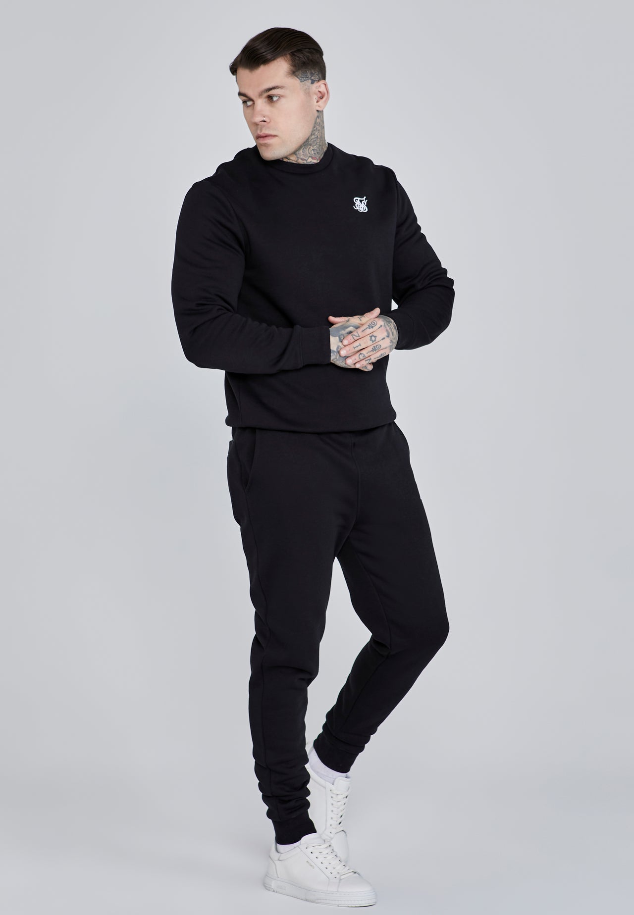 Black Essential Sweatshirt (3)