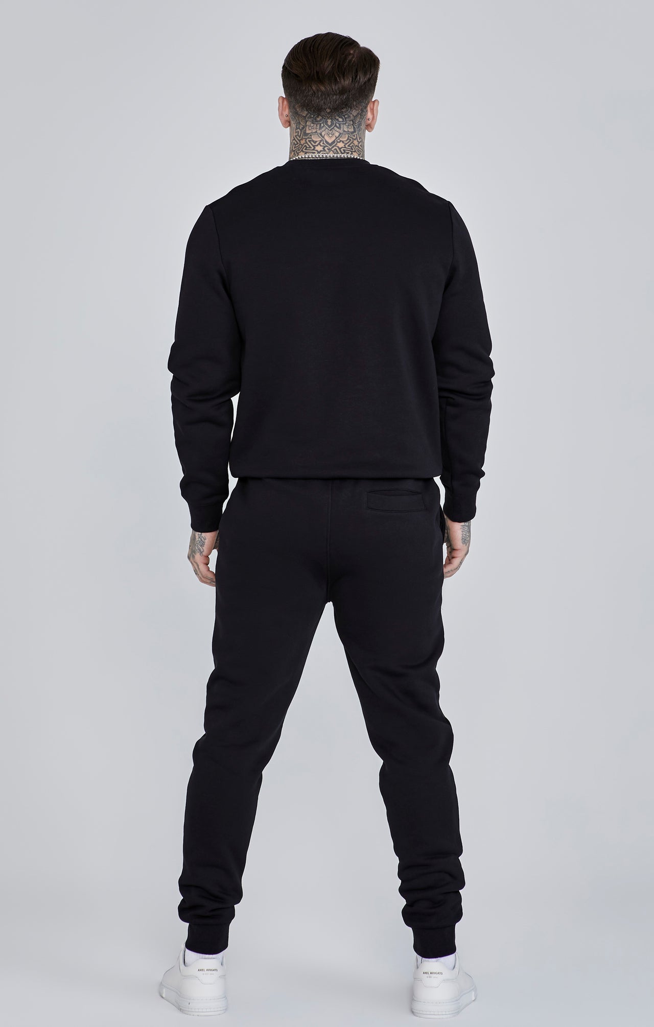 Black Essential Sweatshirt (4)