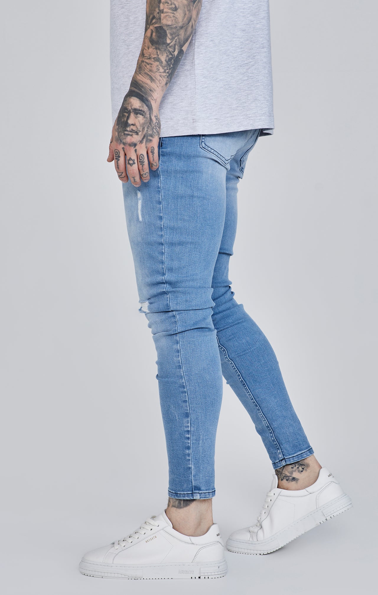 Distressed Skinny Jeans (2)