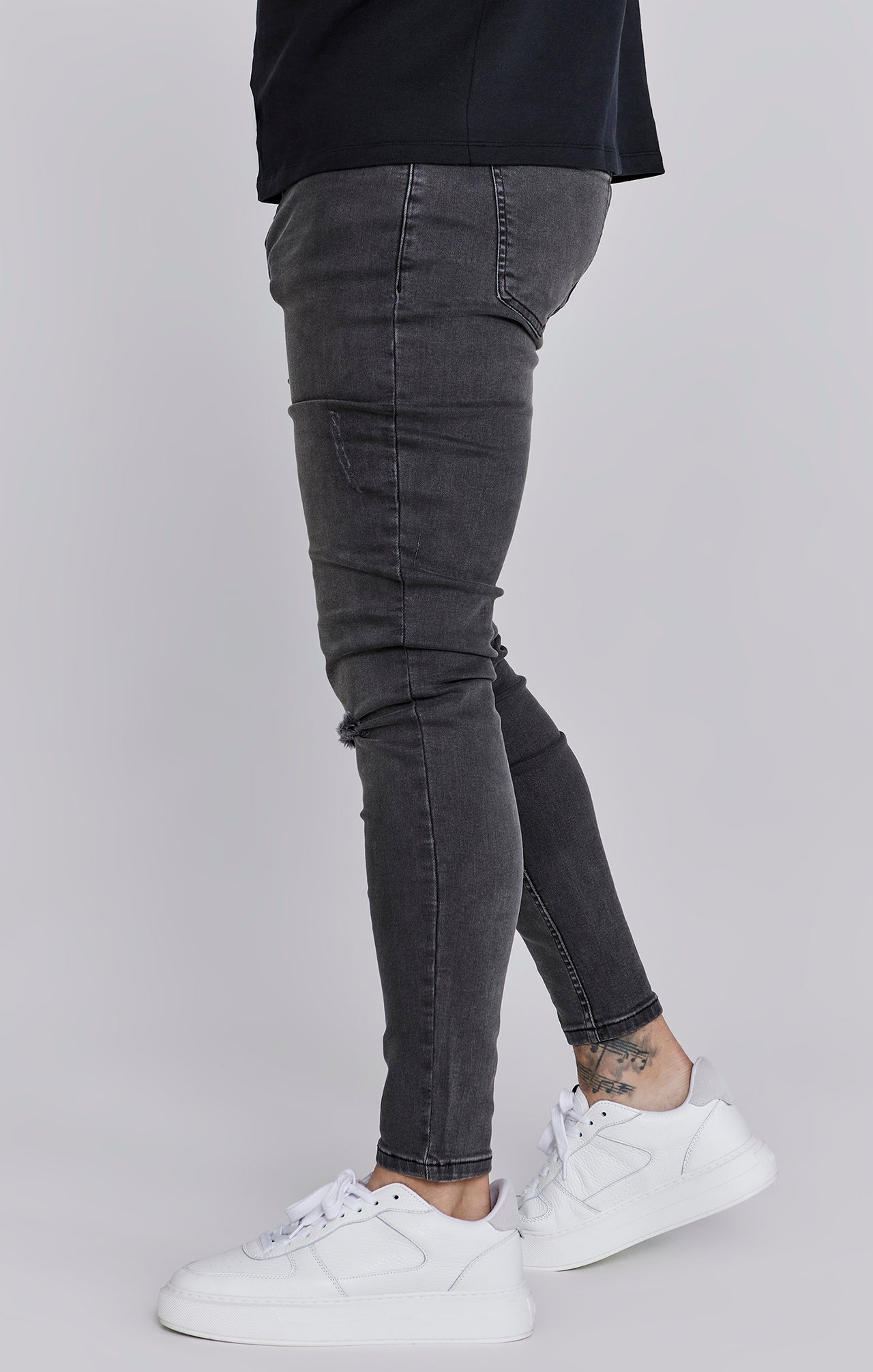 Distressed Skinny Jeans (2)