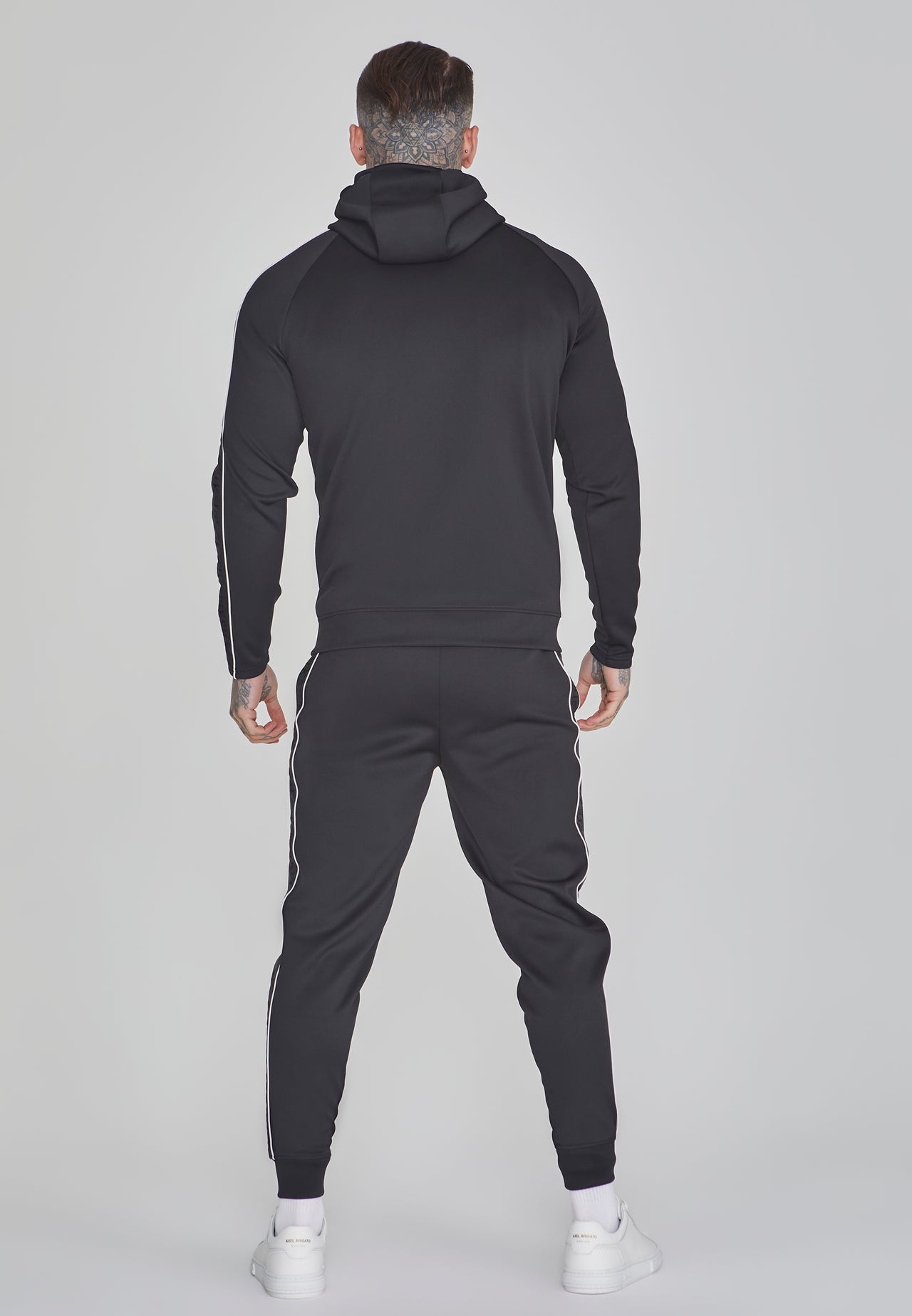 Black Tracksuit (4)