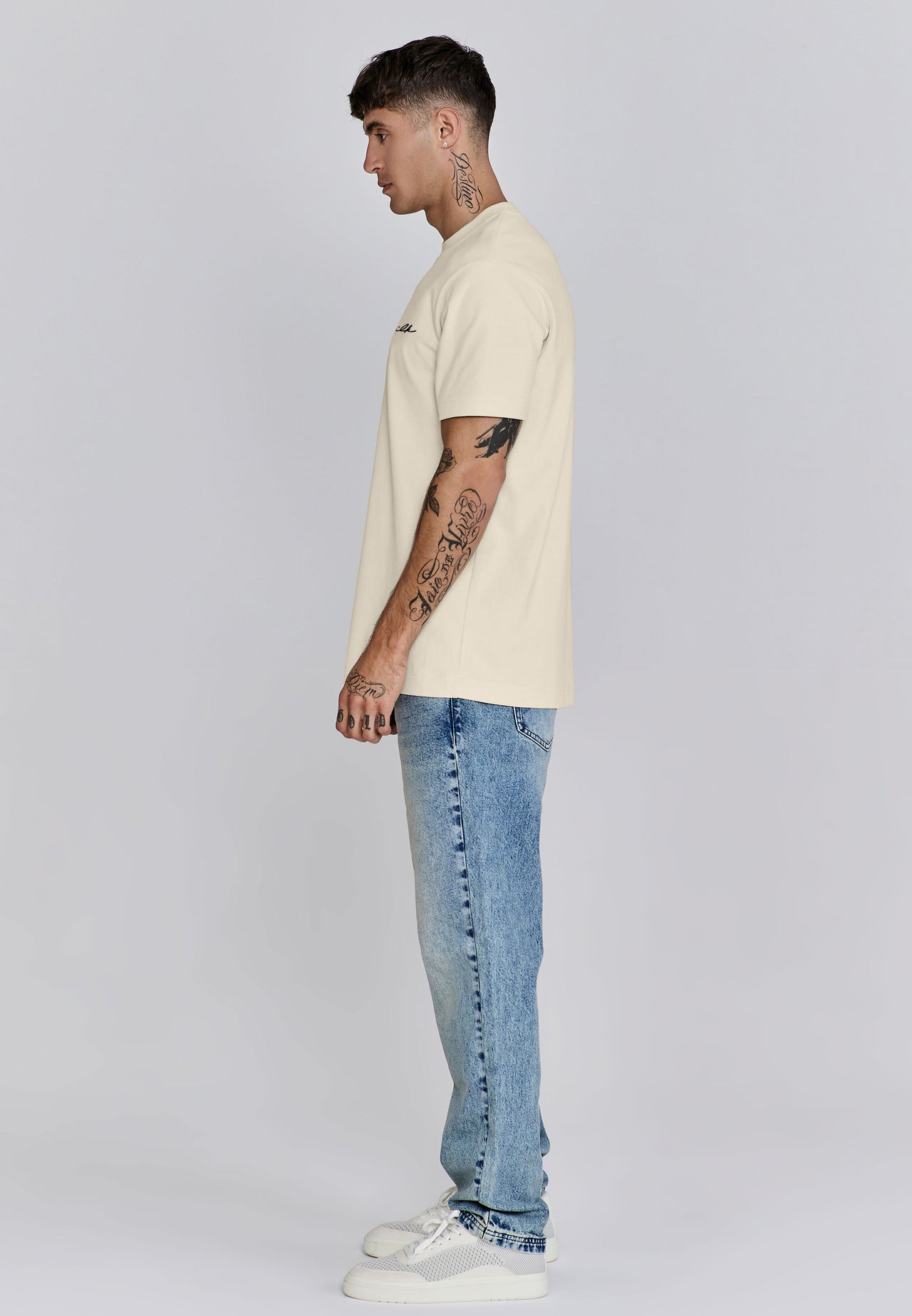 Signature T-Shirt (3)