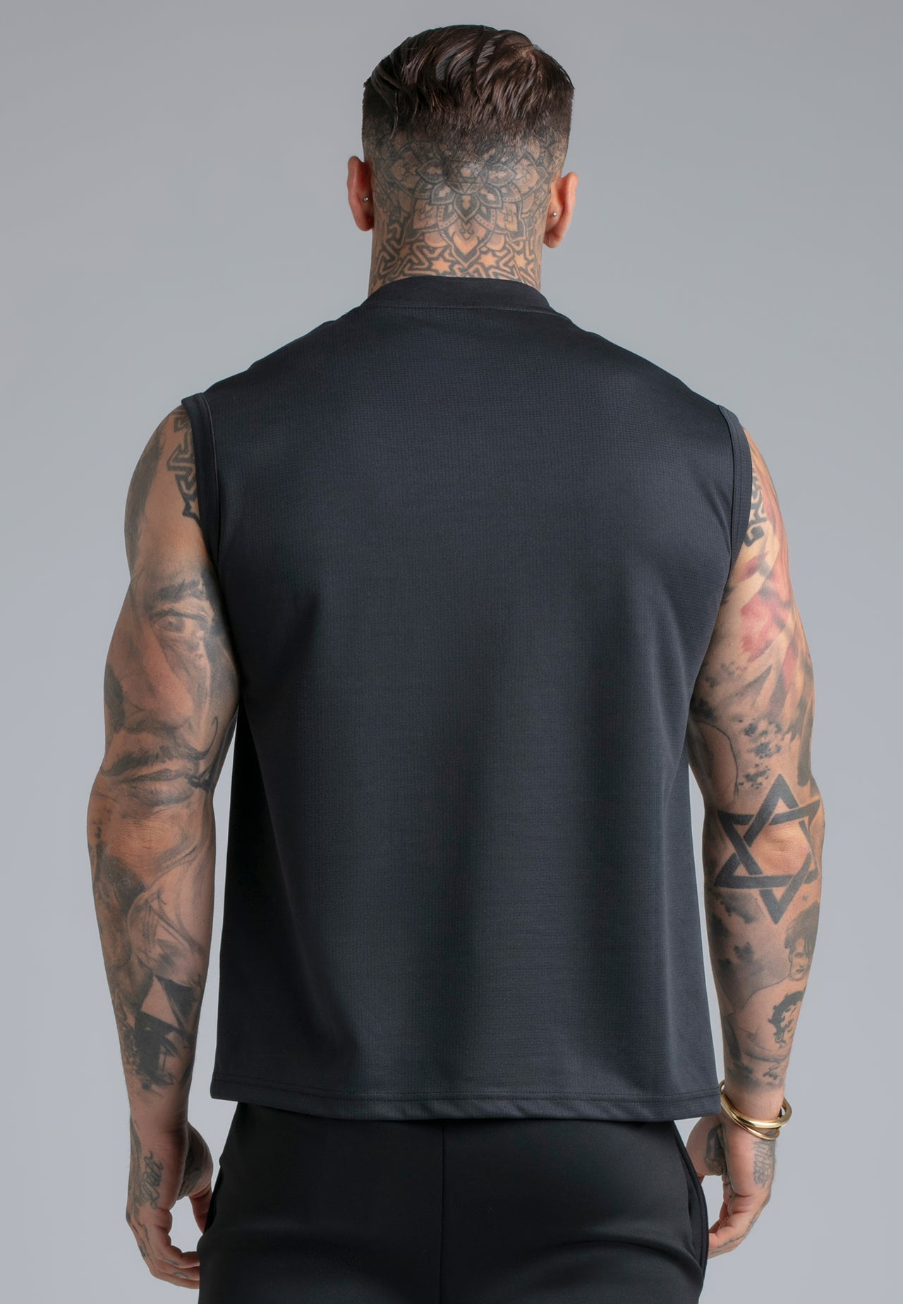 Black Sleeveless T-Shirt (4)