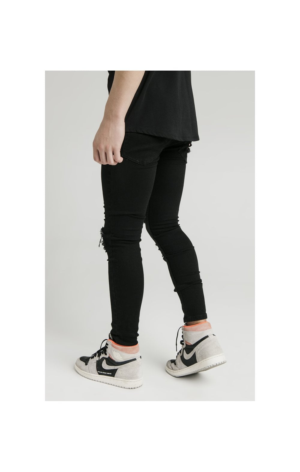 Load image into Gallery viewer, Illusive London Distressed Floral Patch Jeans - Black &amp; Floral (3)