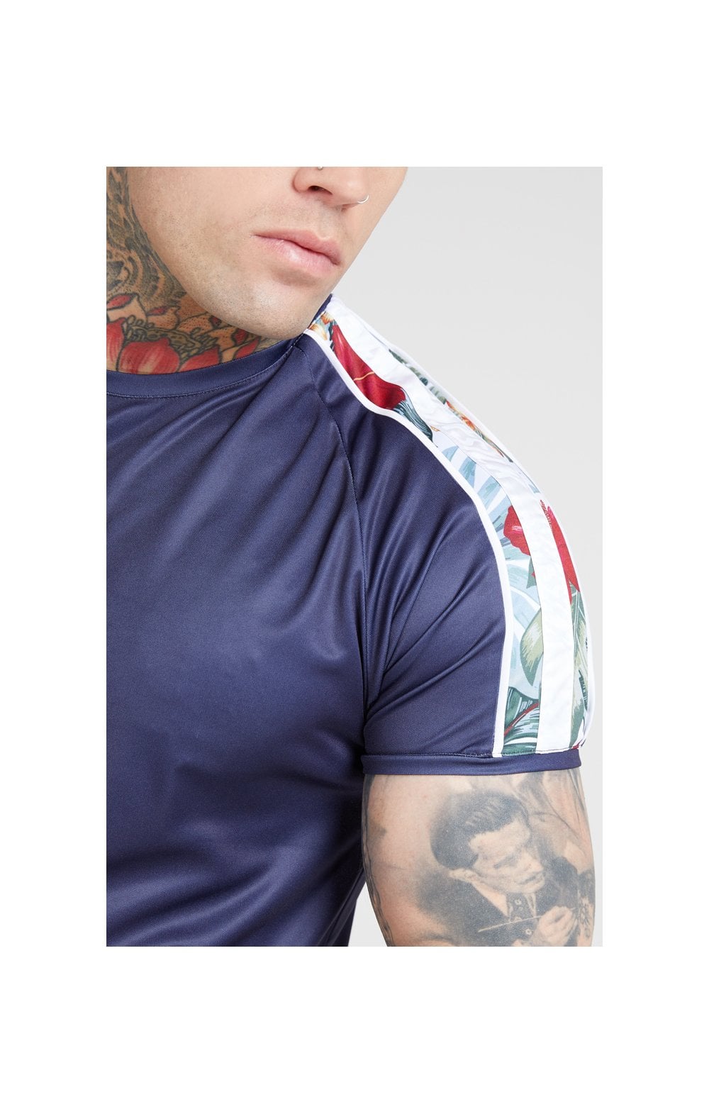 Load image into Gallery viewer, SikSilk Curved Hem Raglan Tee – Eclipse (1)