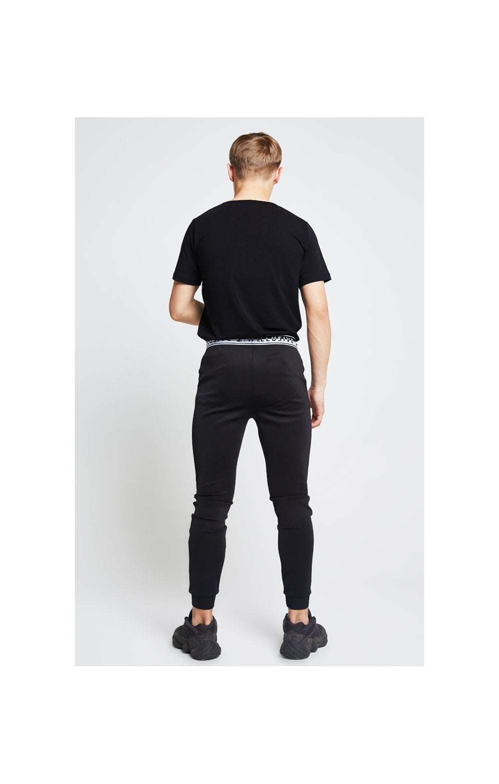 Illusive London Tee – Black (5)