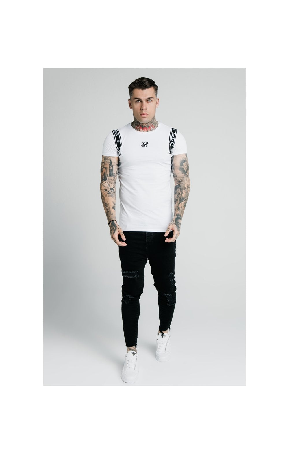 Load image into Gallery viewer, SikSilk Straight Hem Printed Gym Tee - White &amp; Black (3)