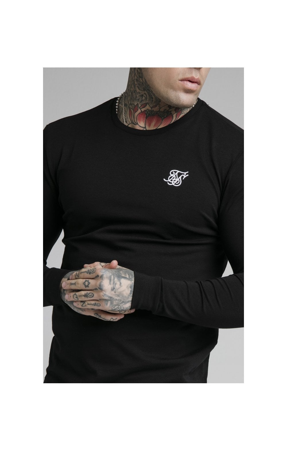 Load image into Gallery viewer, Black Essential Long Sleeve Muscle Fit T-Shirt (1)