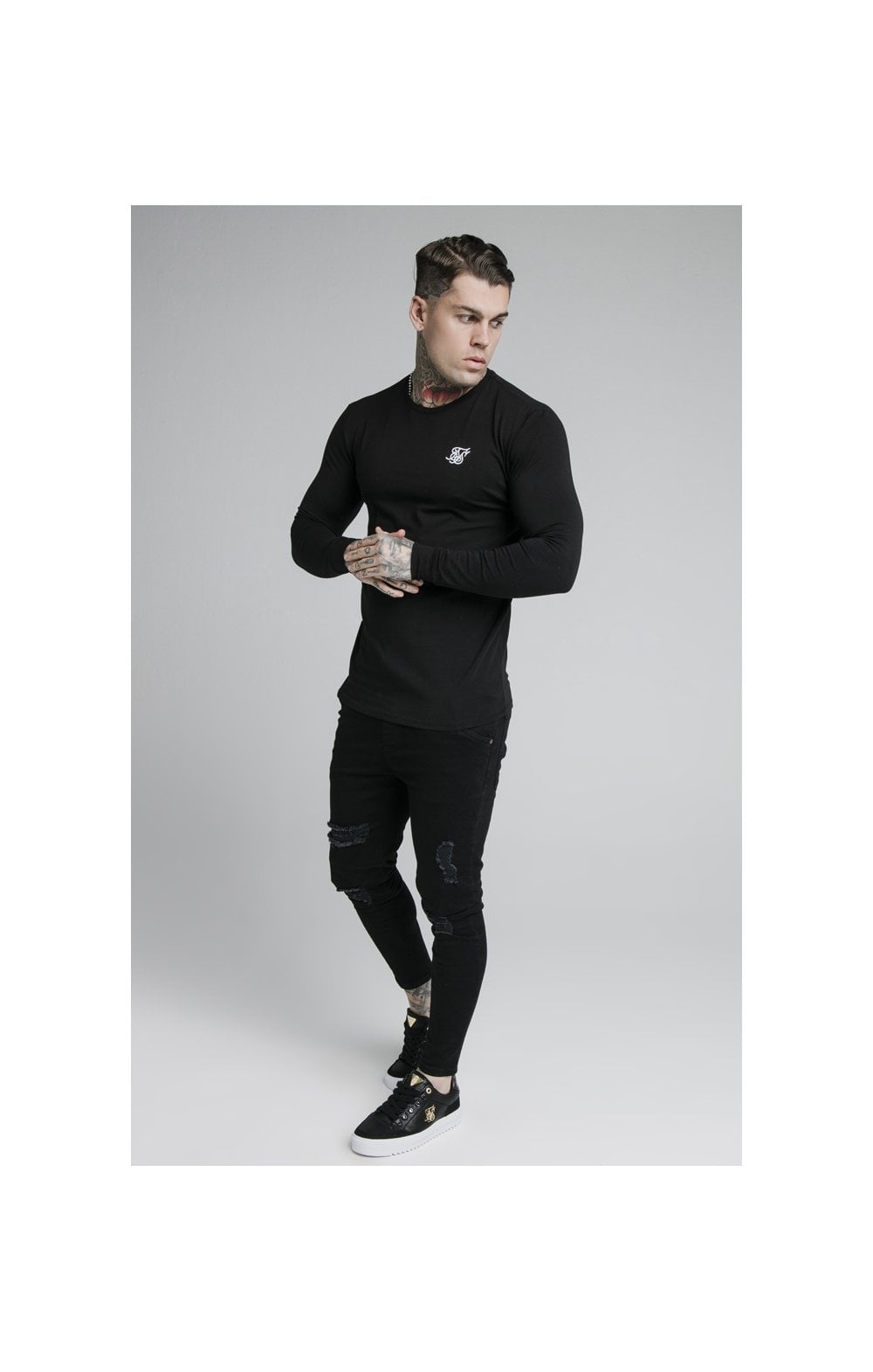 Load image into Gallery viewer, Black Essential Long Sleeve Muscle Fit T-Shirt (3)