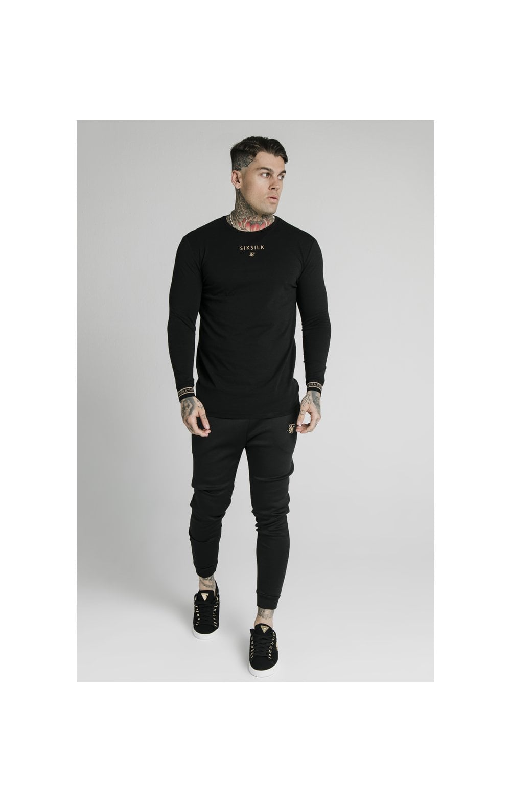 Load image into Gallery viewer, SikSilk Element L/S Straight Hem Gym Tee – Black &amp; Gold (2)