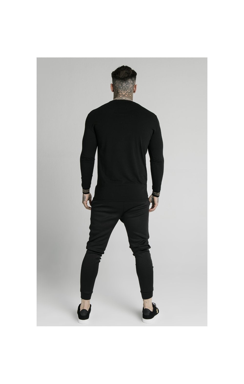 Load image into Gallery viewer, SikSilk Element L/S Straight Hem Gym Tee – Black &amp; Gold (5)