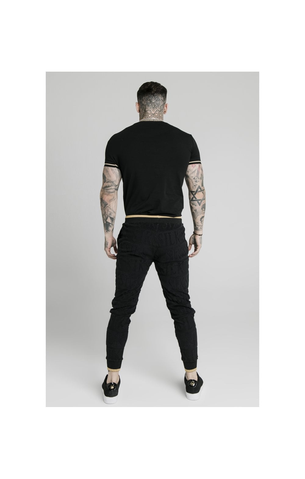 Load image into Gallery viewer, SikSilk Signature Tee - Black &amp; Gold (5)