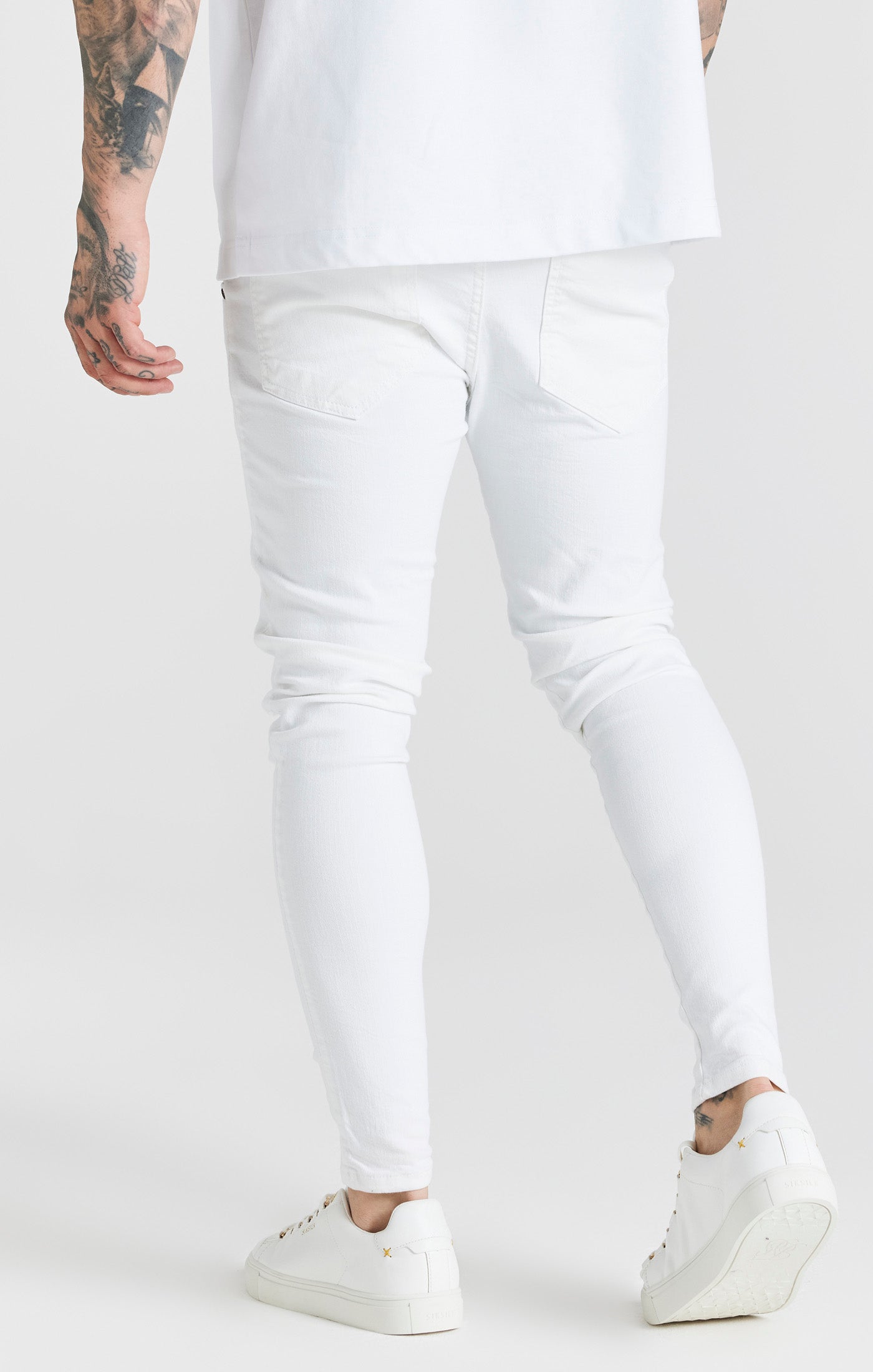 Load image into Gallery viewer, White Essential Distressed Skinny Jean (3)