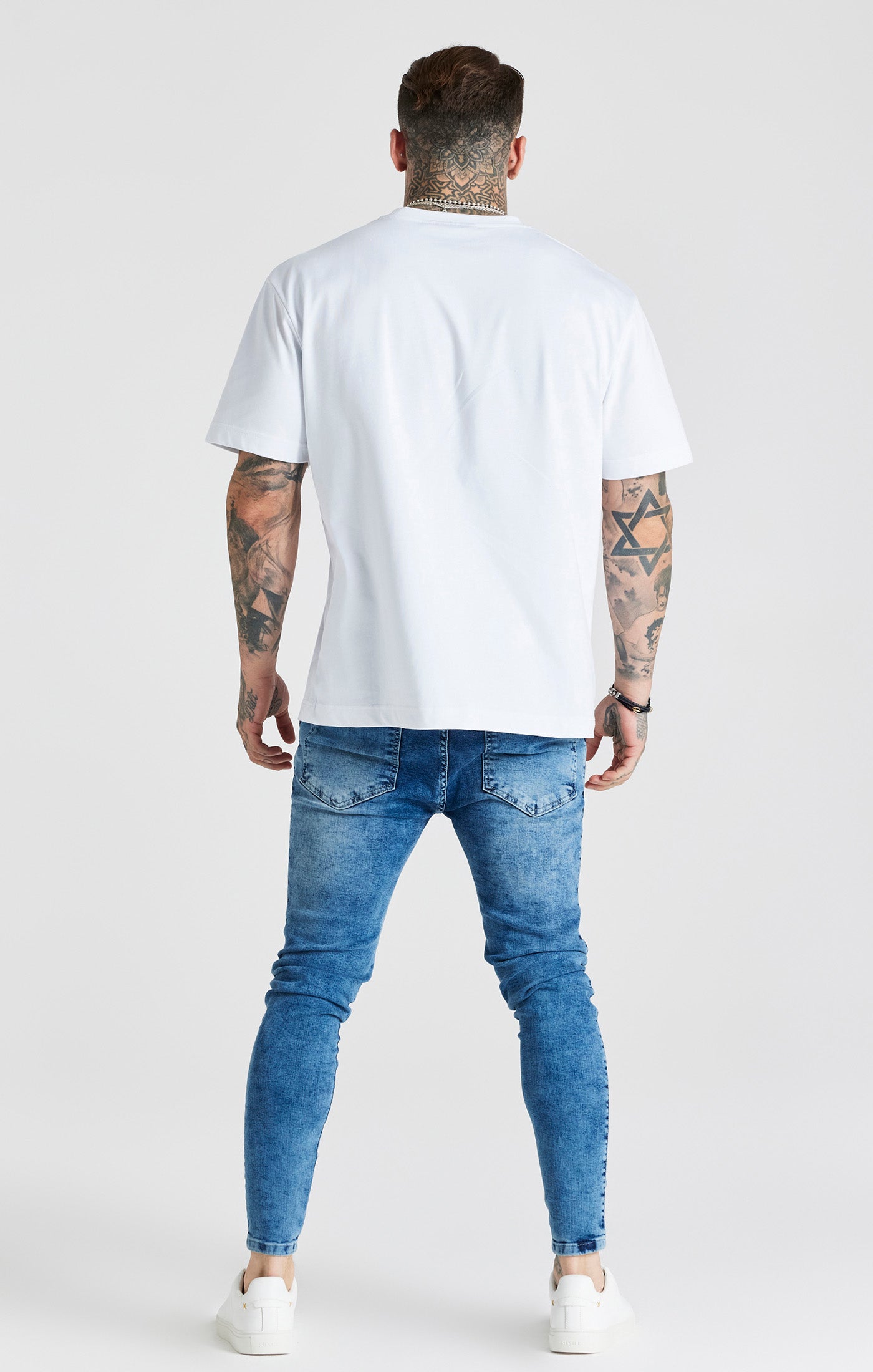 Load image into Gallery viewer, Blue Mid Wash Essential Distressed Skinny Jean (4)