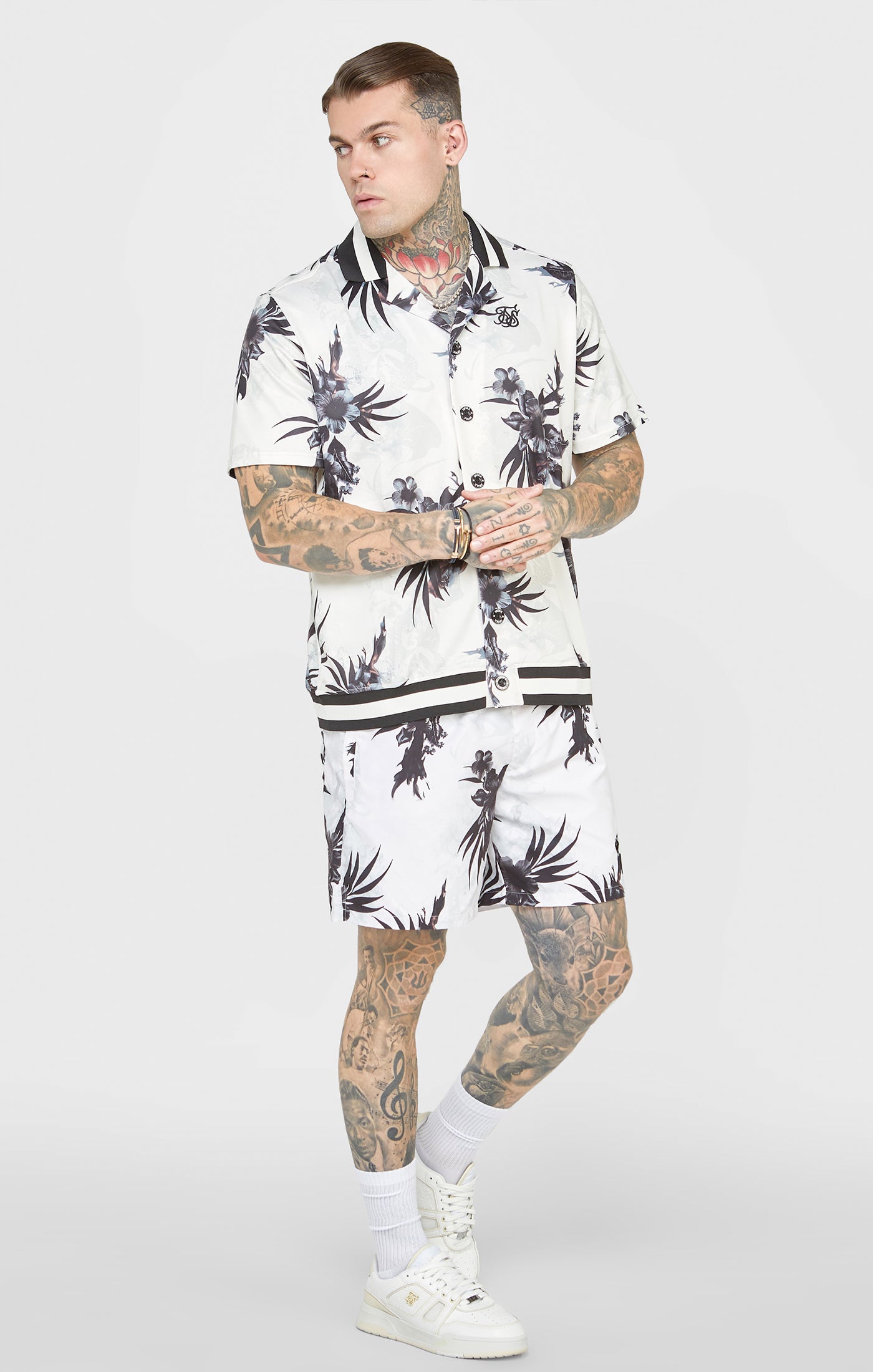 Load image into Gallery viewer, Ecru Floral Swim Short (2)