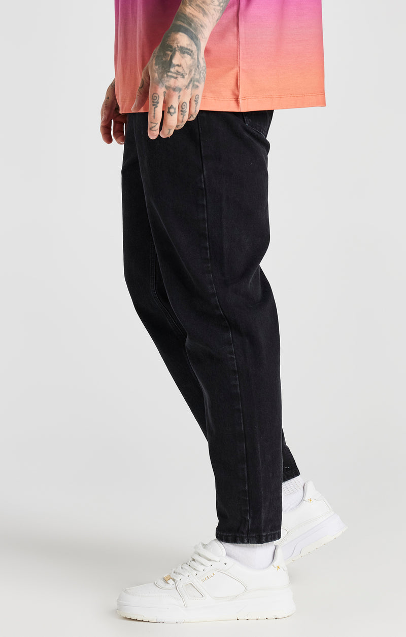 Black Basic Carrot Jean (1)