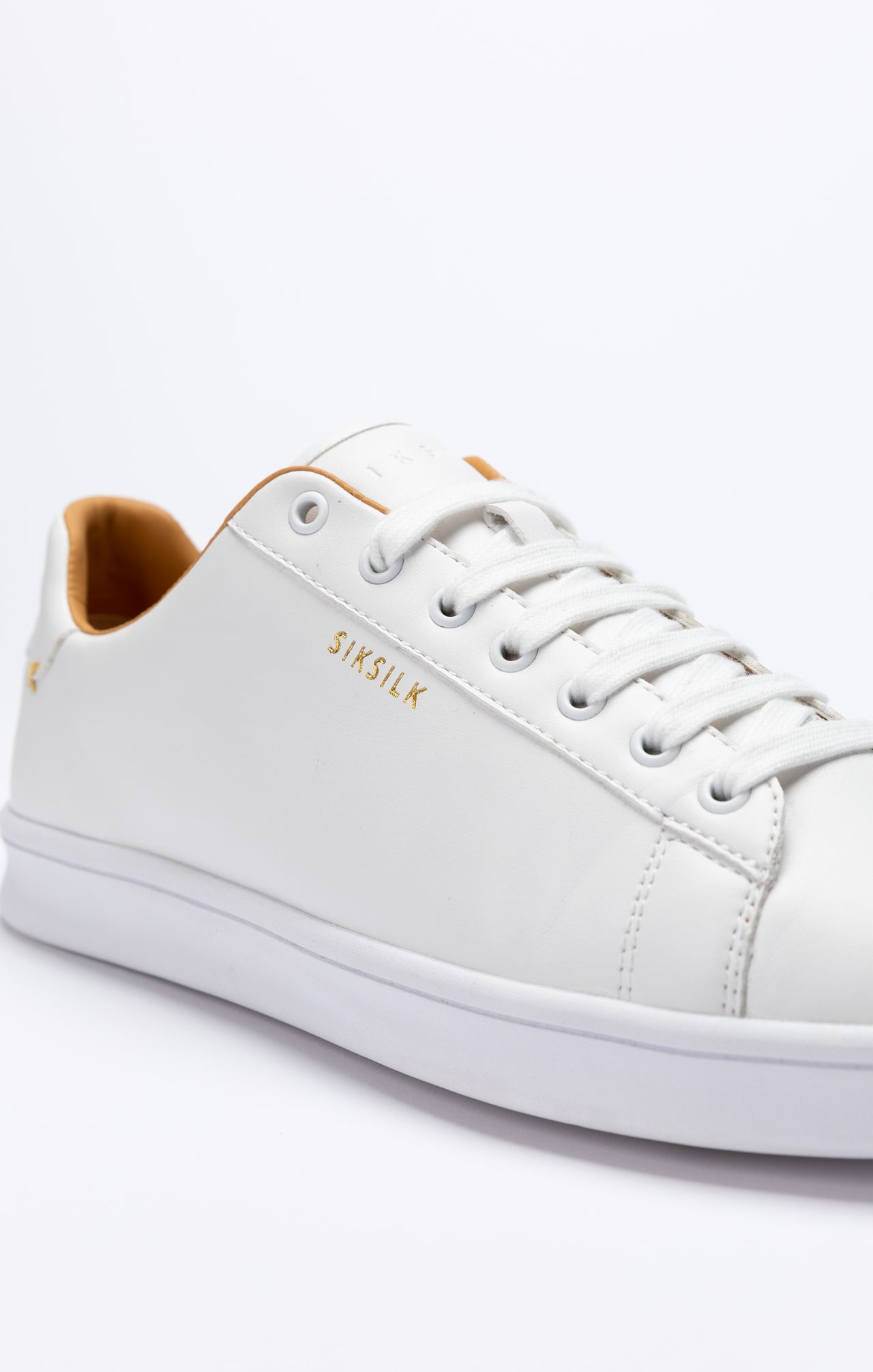 White Low-Top Casual Trainer (5)