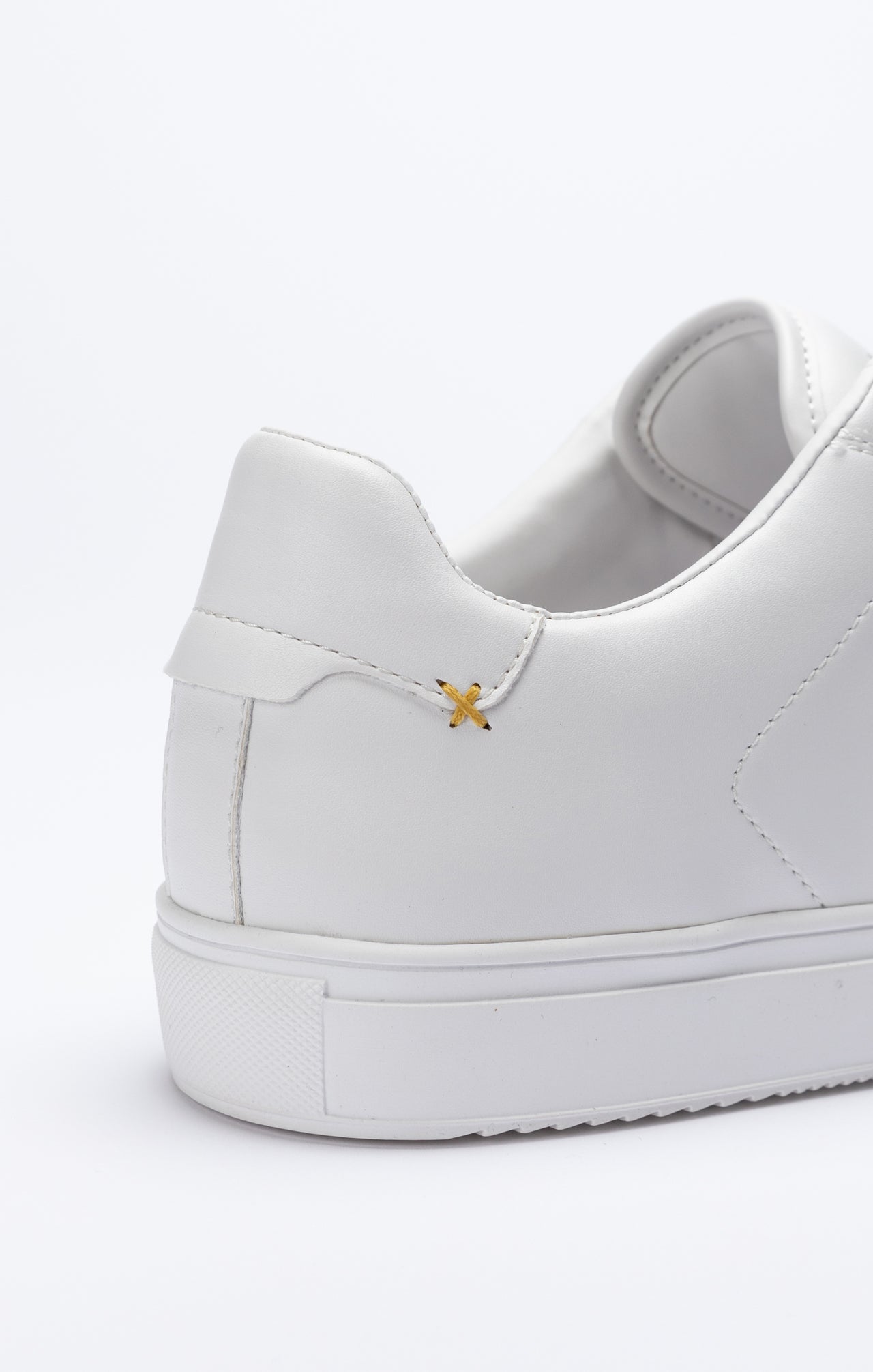 White Classic Trainer With Metal D-Rings (7)
