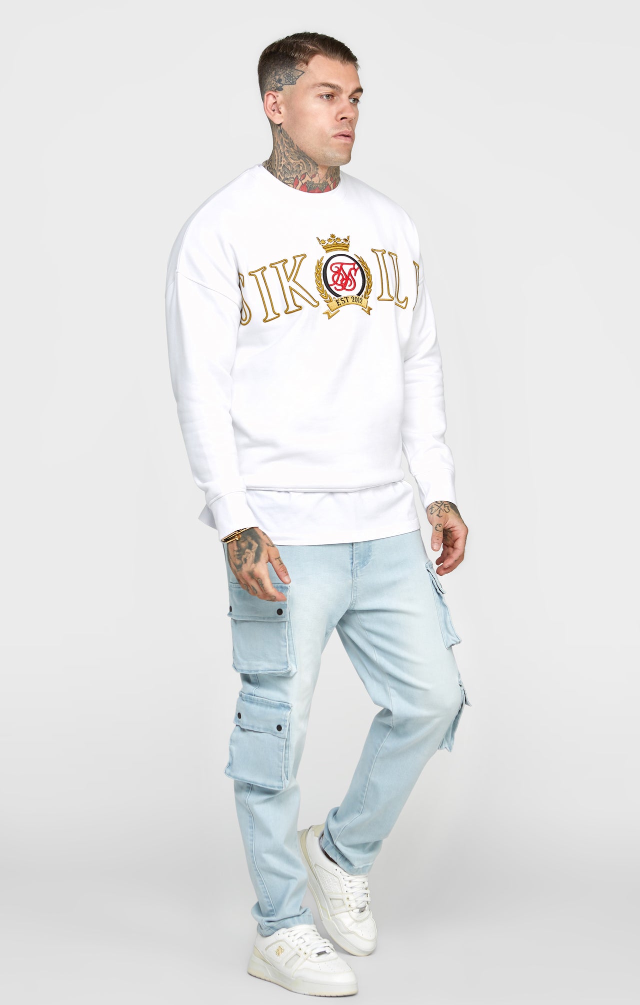 White Crest Embroidery Sweatshirt (3)