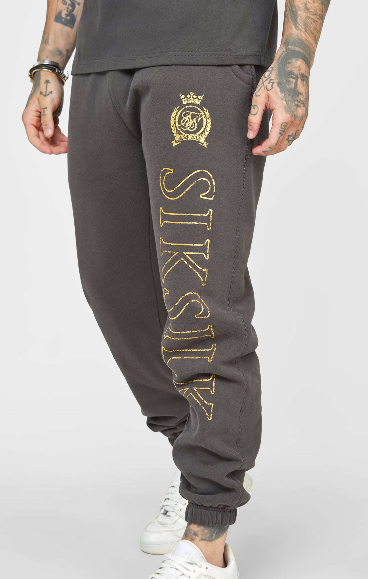 Black & Gold Relaxed Jogger (5)