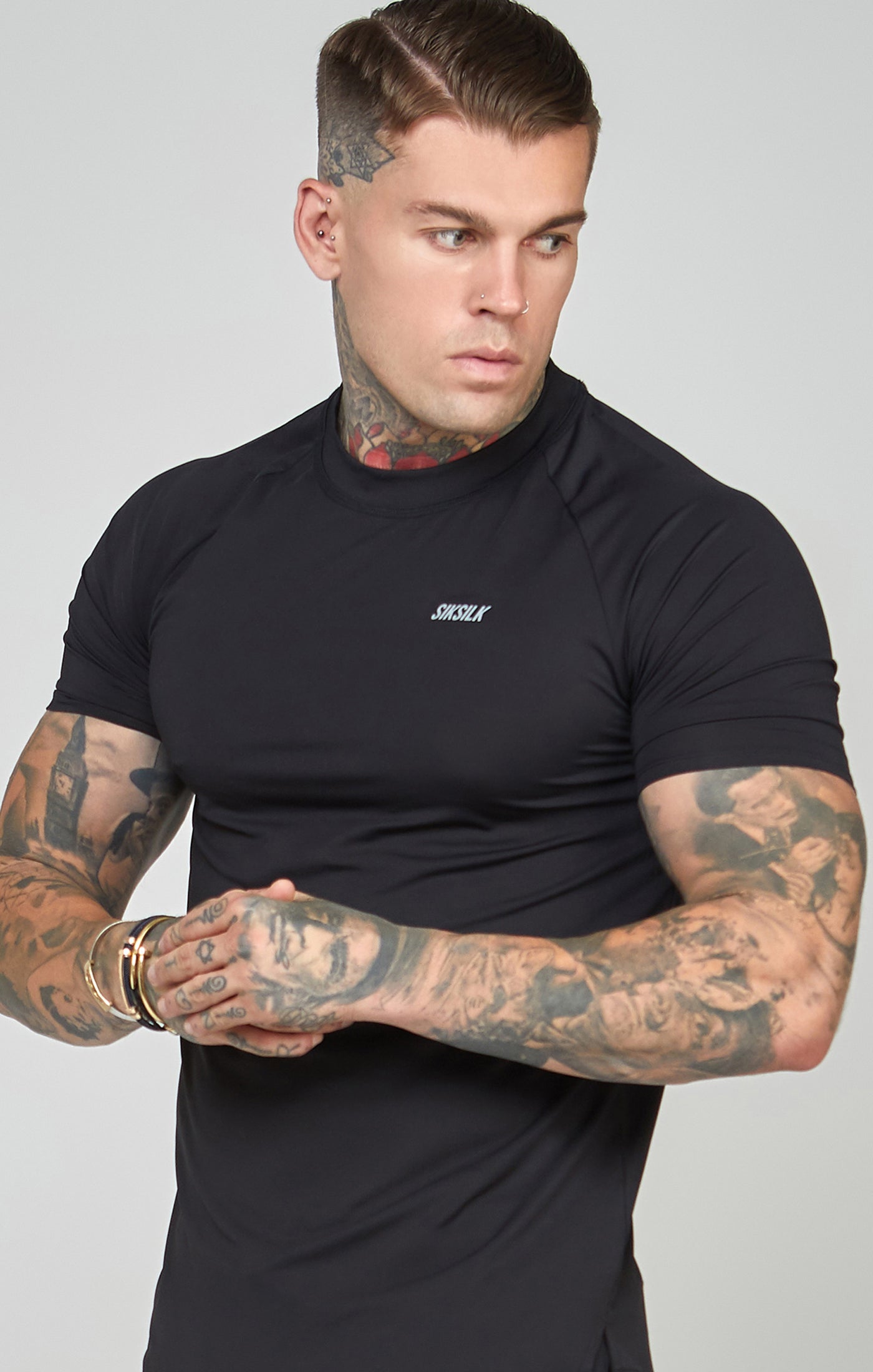 Muscle fit curved hem hot sale shirt