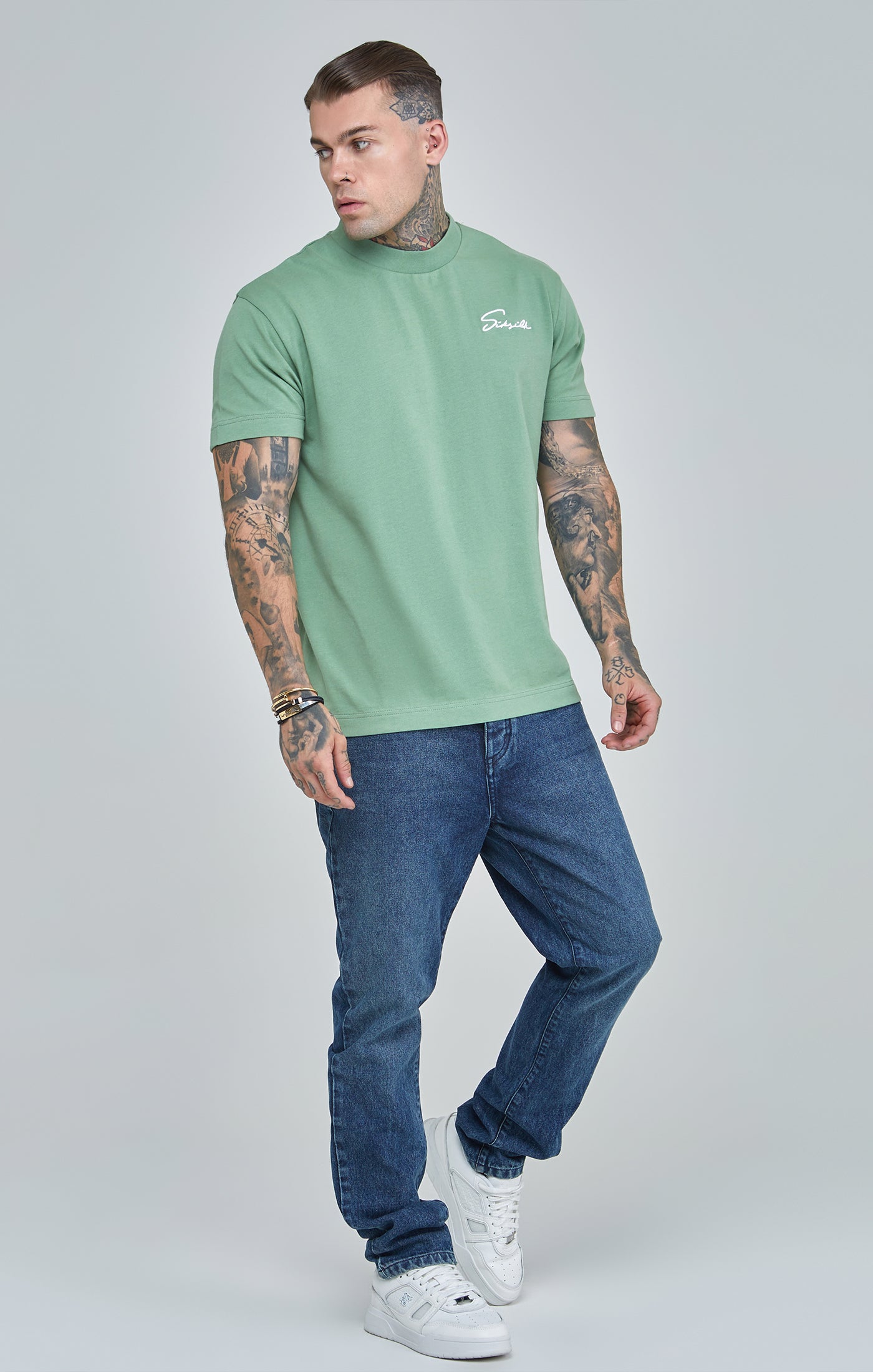 Load image into Gallery viewer, Green Script Print Oversized T-Shirt (2)