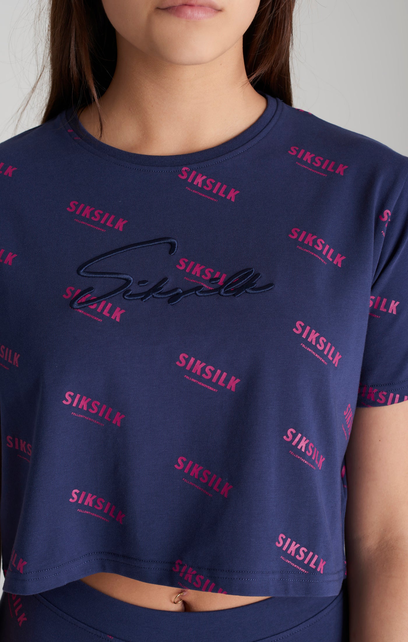 Load image into Gallery viewer, Girls Navy Signature Cropped T-Shirt (2)