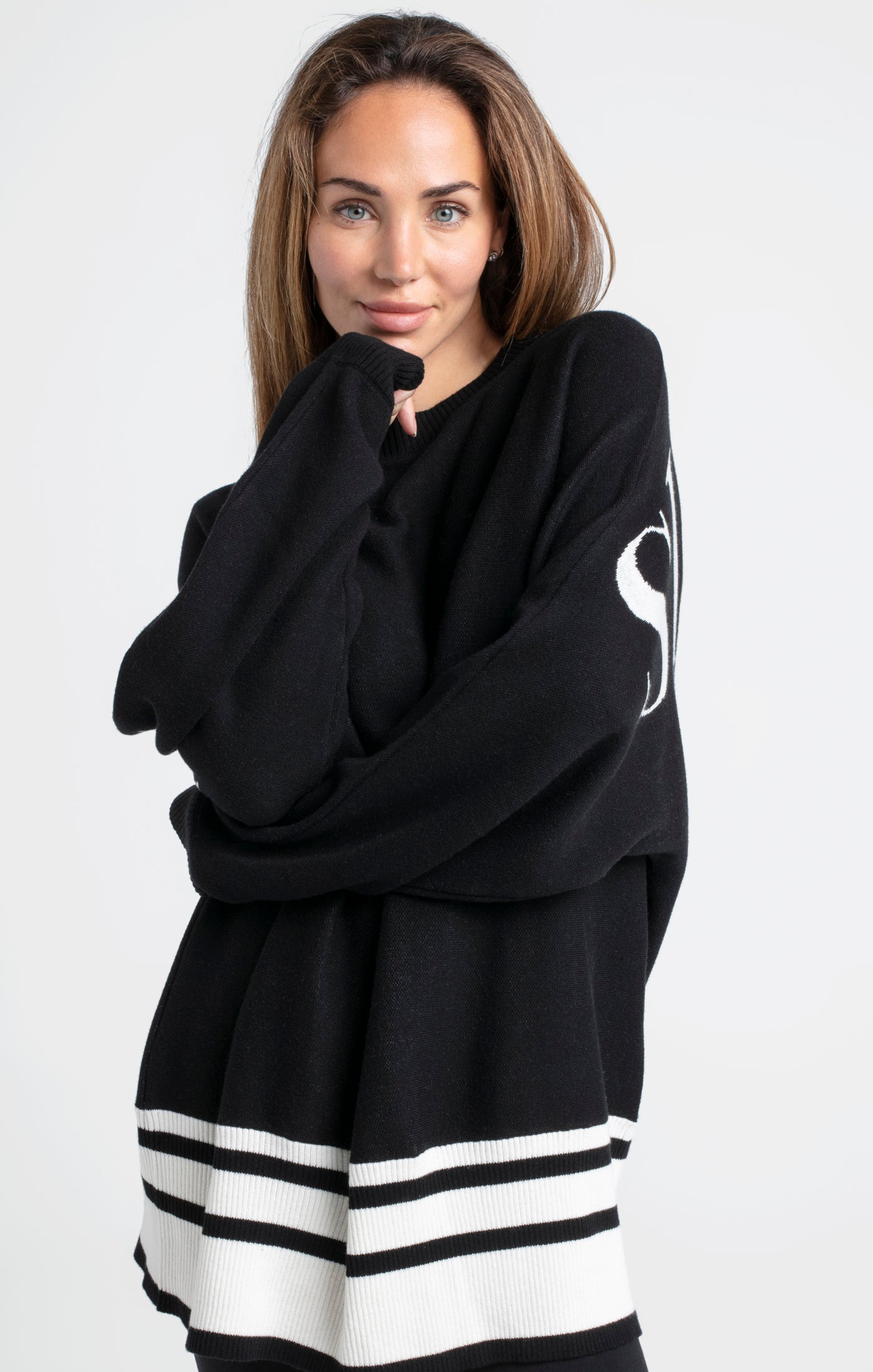 Load image into Gallery viewer, Black Knit Jumper (2)