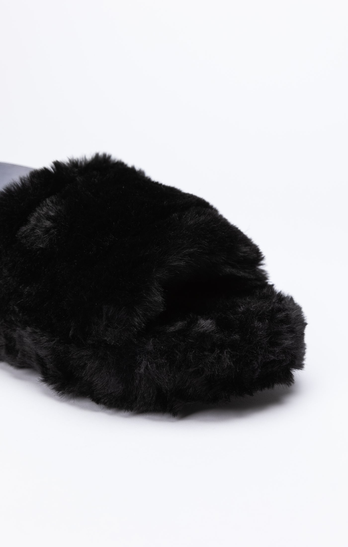 Load image into Gallery viewer, Black Fluffy Slide Slipper (3)