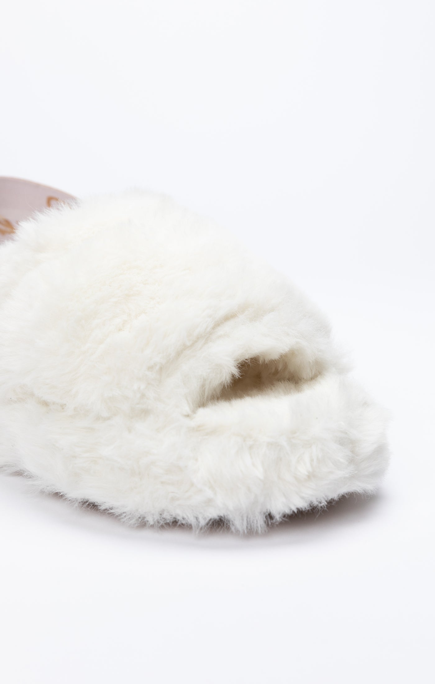 Load image into Gallery viewer, White Fluffy Slide Slipper (3)