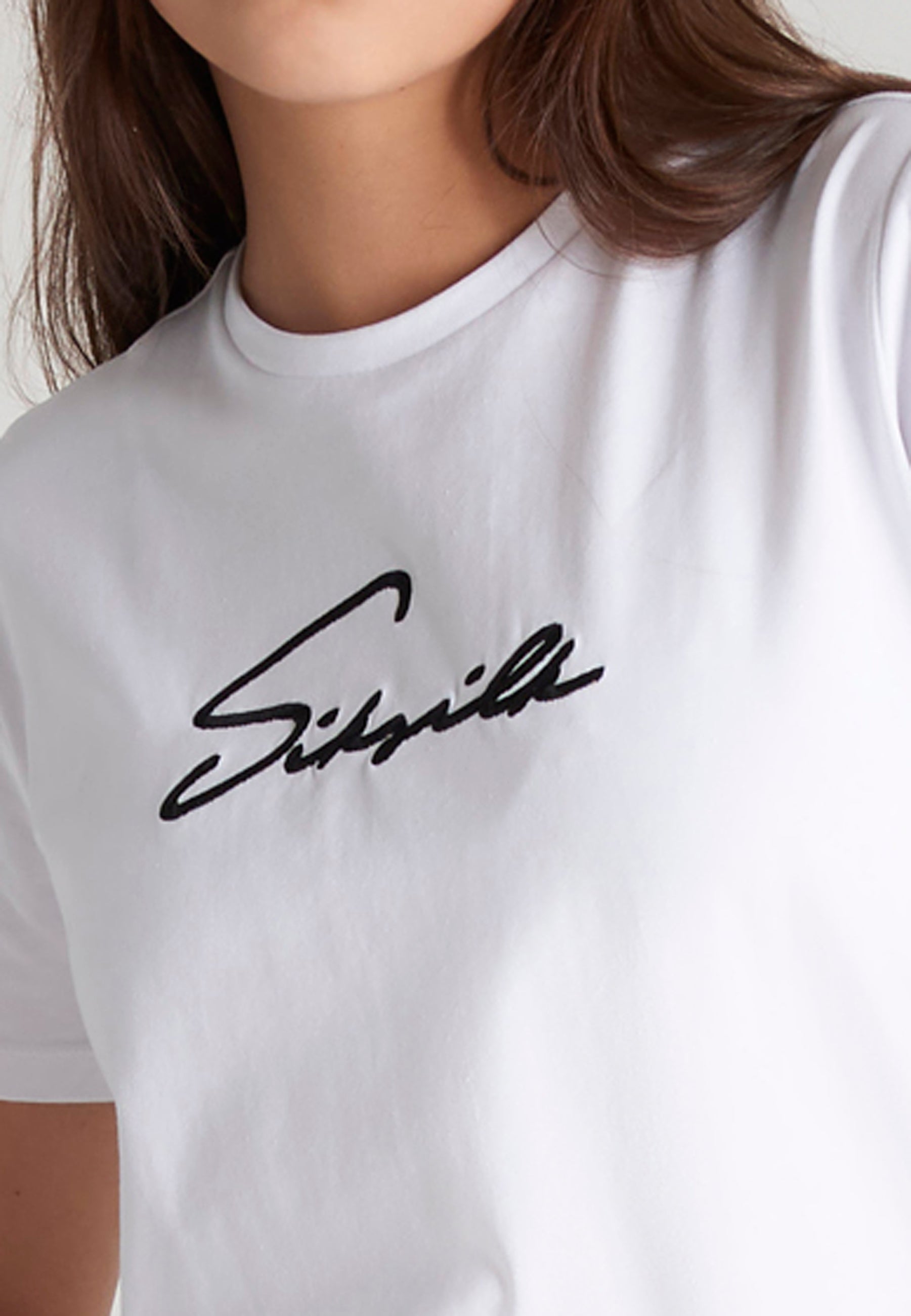 Load image into Gallery viewer, Girls White Signature Boyfriend T-Shirt (1)